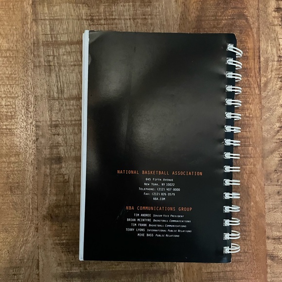 2005 NBA Draft Media Guide (Bogut / Williams / Paul), Signed by Danny Granger - Picture 2 of 5